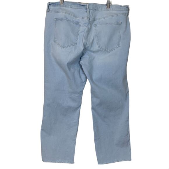 Old Navy Women's Button Fly High Rise Flare Light Wash Jeans Plus Size 18 - Picture 2 of 10